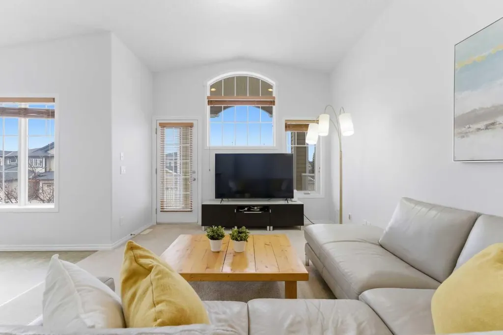 40 Royal Birch Mount NW Calgary AB T3G 5W9
