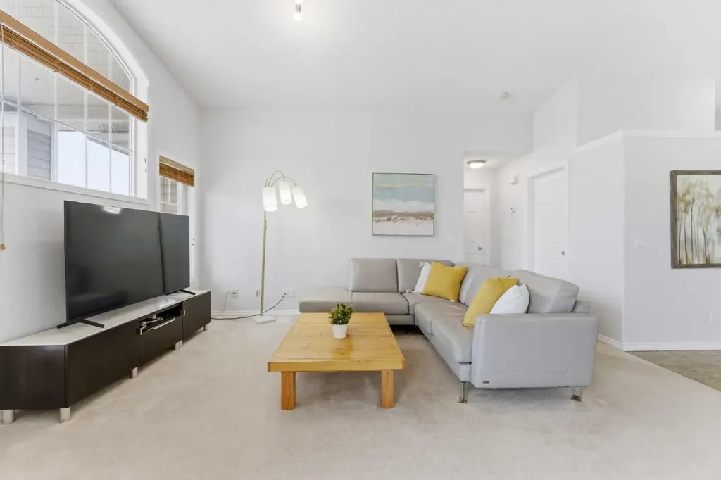 40 Royal Birch Mount NW Calgary AB T3G 5W9