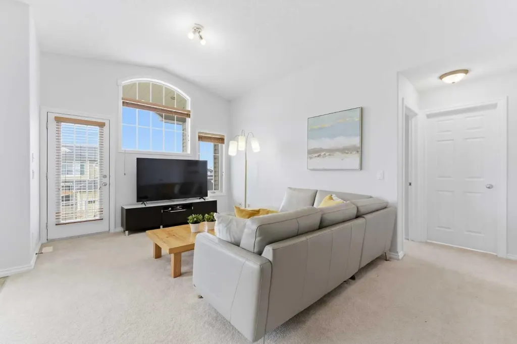 40 Royal Birch Mount NW Calgary AB T3G 5W9