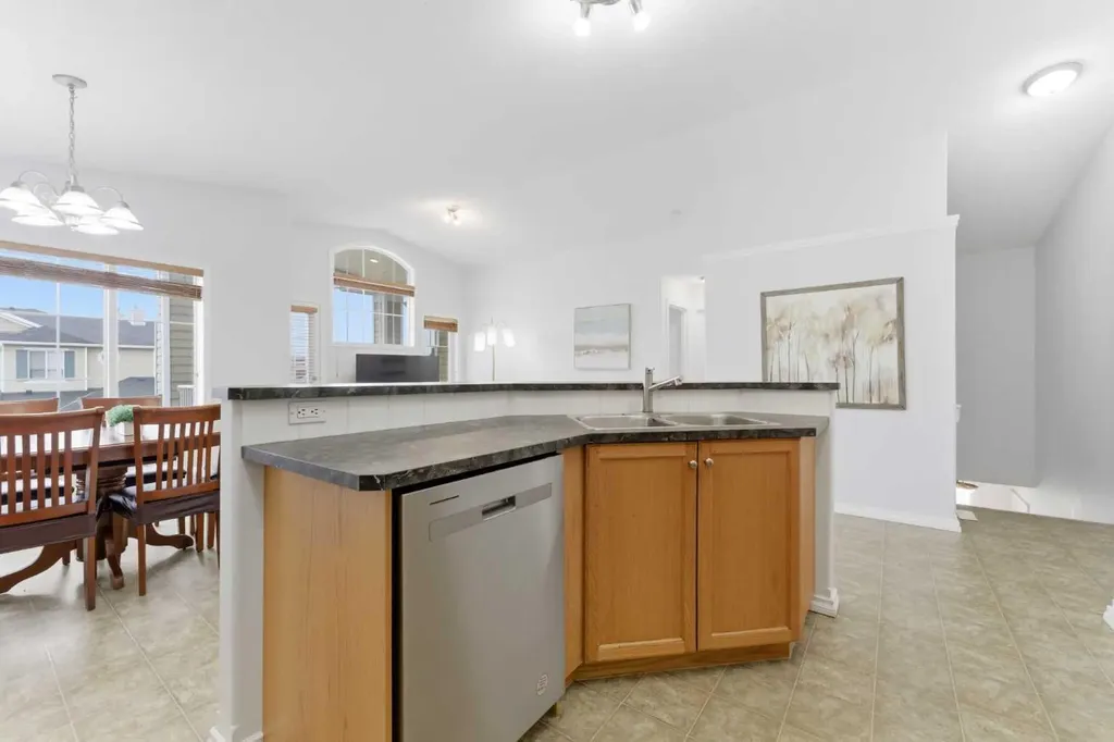 40 Royal Birch Mount NW Calgary AB T3G 5W9