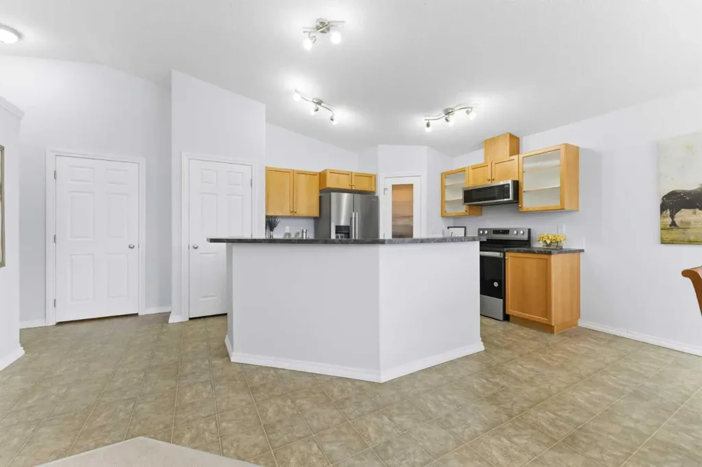 40 Royal Birch Mount NW Calgary AB T3G 5W9
