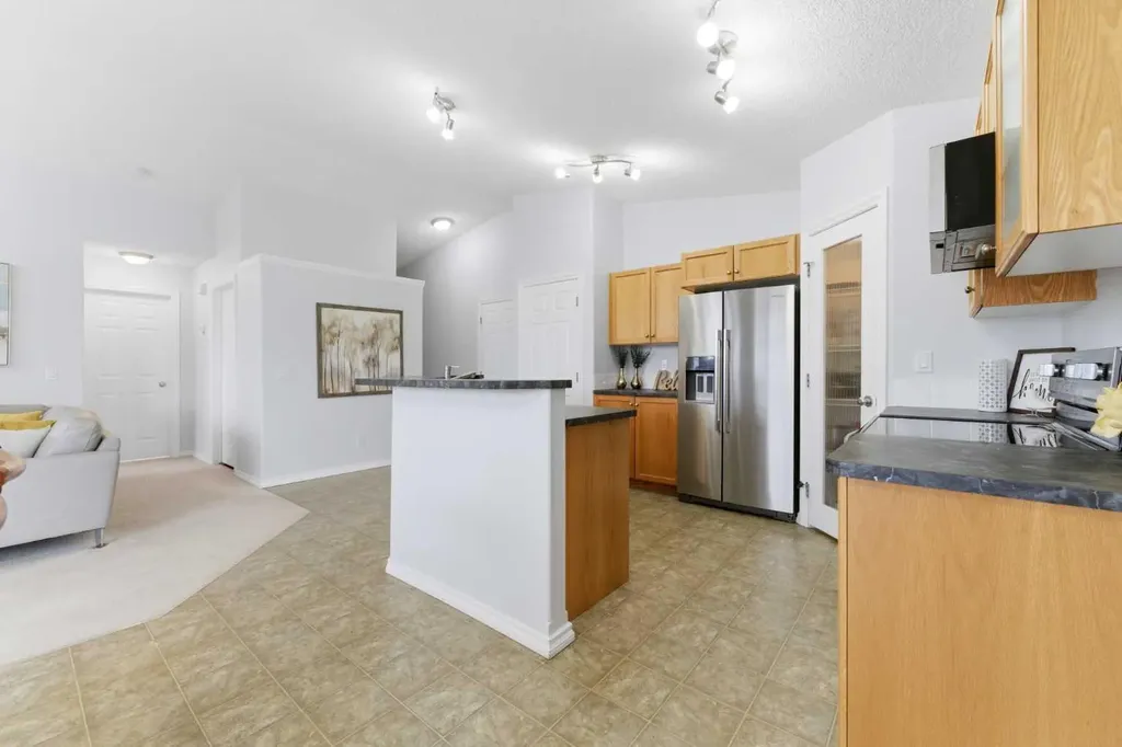 40 Royal Birch Mount NW Calgary AB T3G 5W9