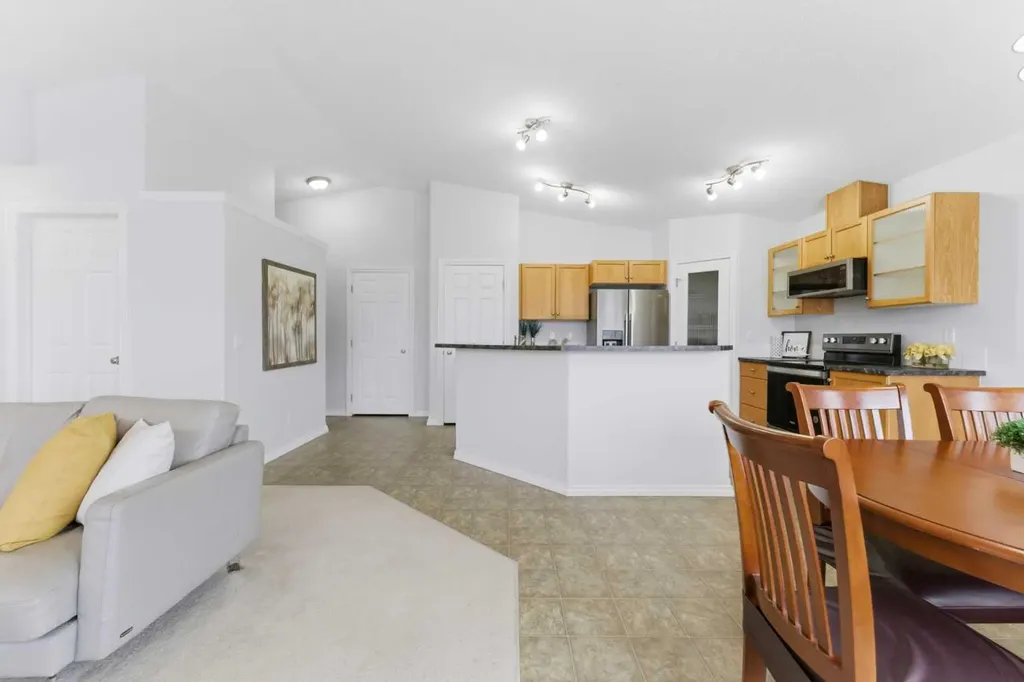 40 Royal Birch Mount NW Calgary AB T3G 5W9