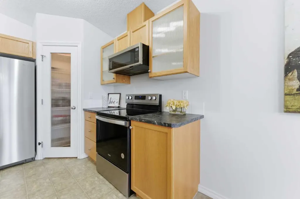 40 Royal Birch Mount NW Calgary AB T3G 5W9