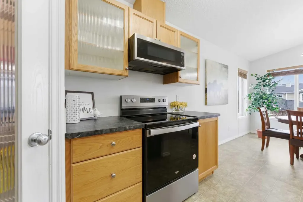 40 Royal Birch Mount NW Calgary AB T3G 5W9