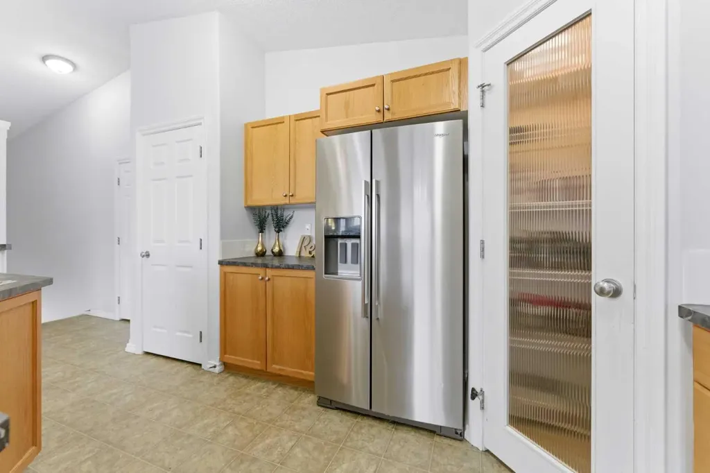 40 Royal Birch Mount NW Calgary AB T3G 5W9