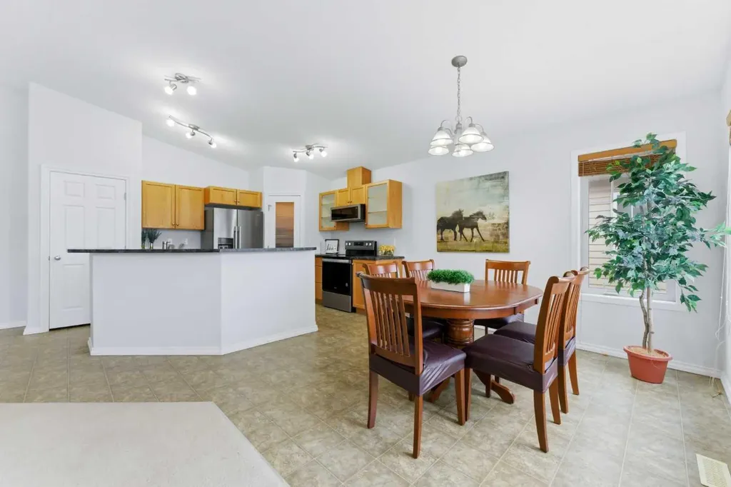 40 Royal Birch Mount NW Calgary AB T3G 5W9