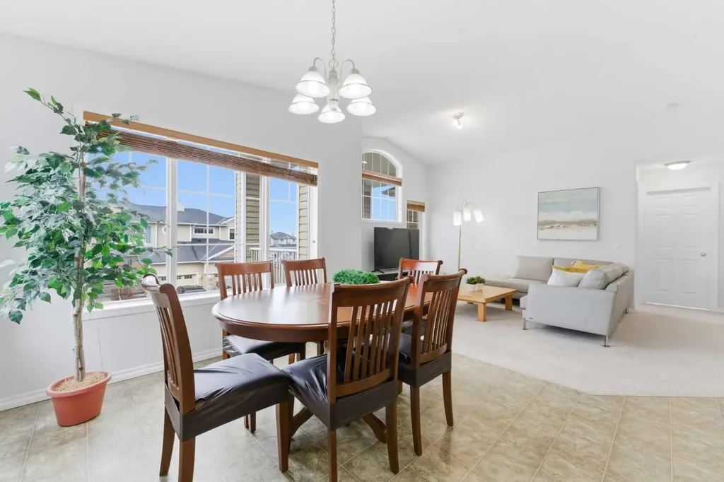 40 Royal Birch Mount NW Calgary AB T3G 5W9