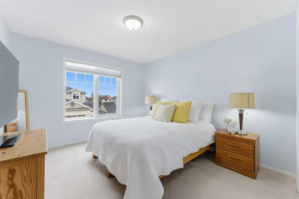 40 Royal Birch Mount NW Calgary AB T3G 5W9