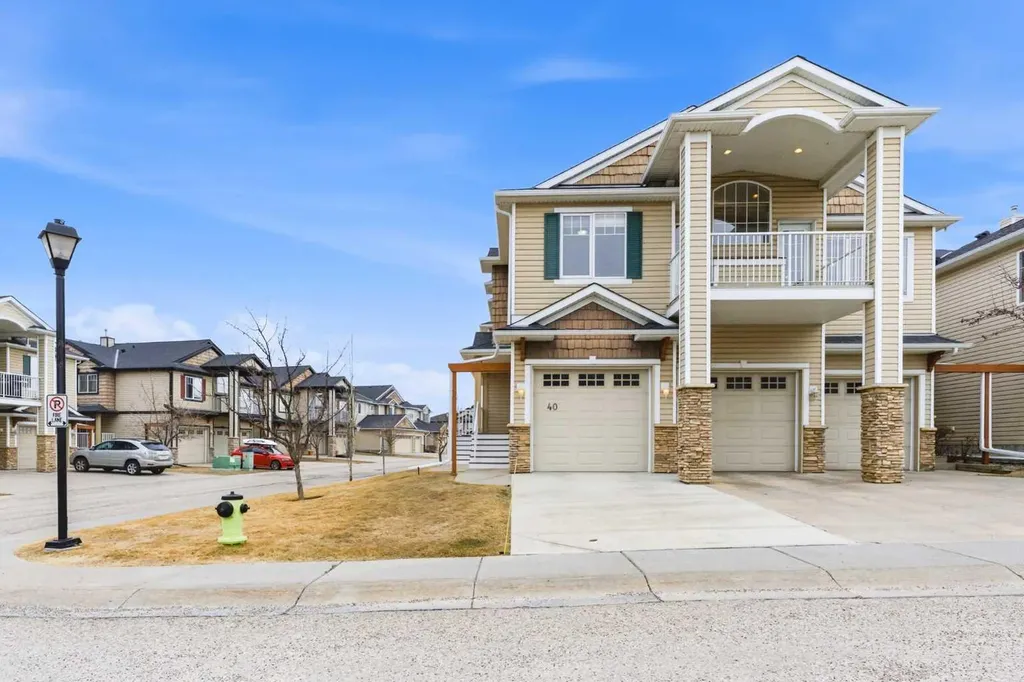 40 Royal Birch Mount NW Calgary AB T3G 5W9
