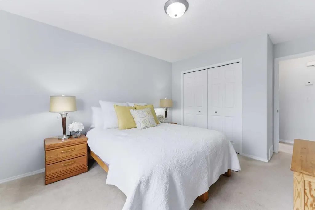 40 Royal Birch Mount NW Calgary AB T3G 5W9