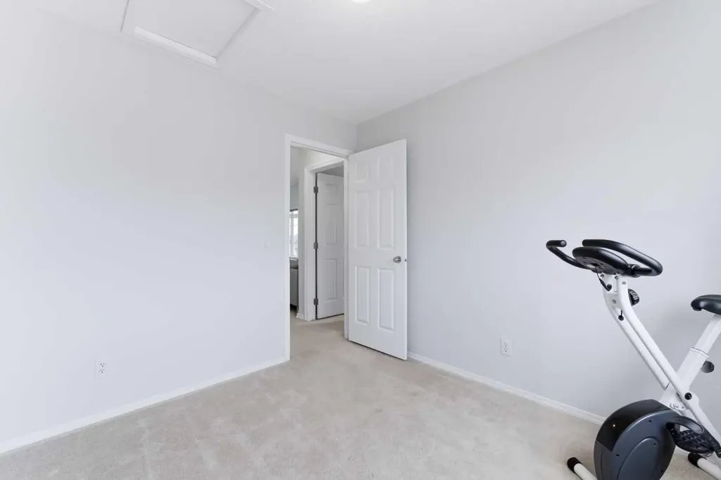 40 Royal Birch Mount NW Calgary AB T3G 5W9