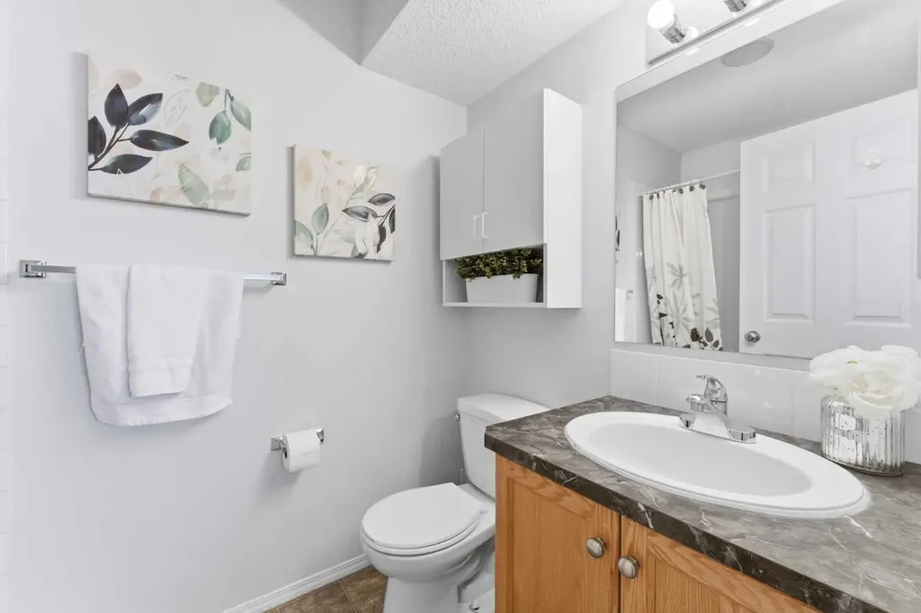 40 Royal Birch Mount NW Calgary AB T3G 5W9