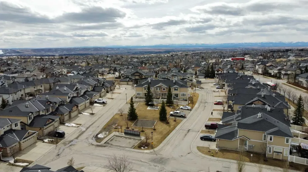 40 Royal Birch Mount NW Calgary AB T3G 5W9