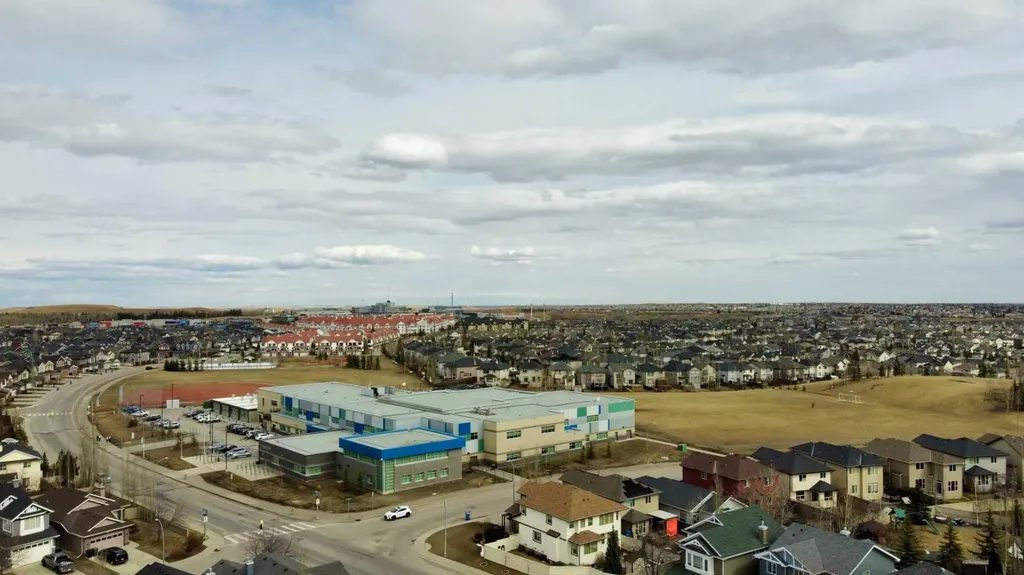 40 Royal Birch Mount NW Calgary AB T3G 5W9