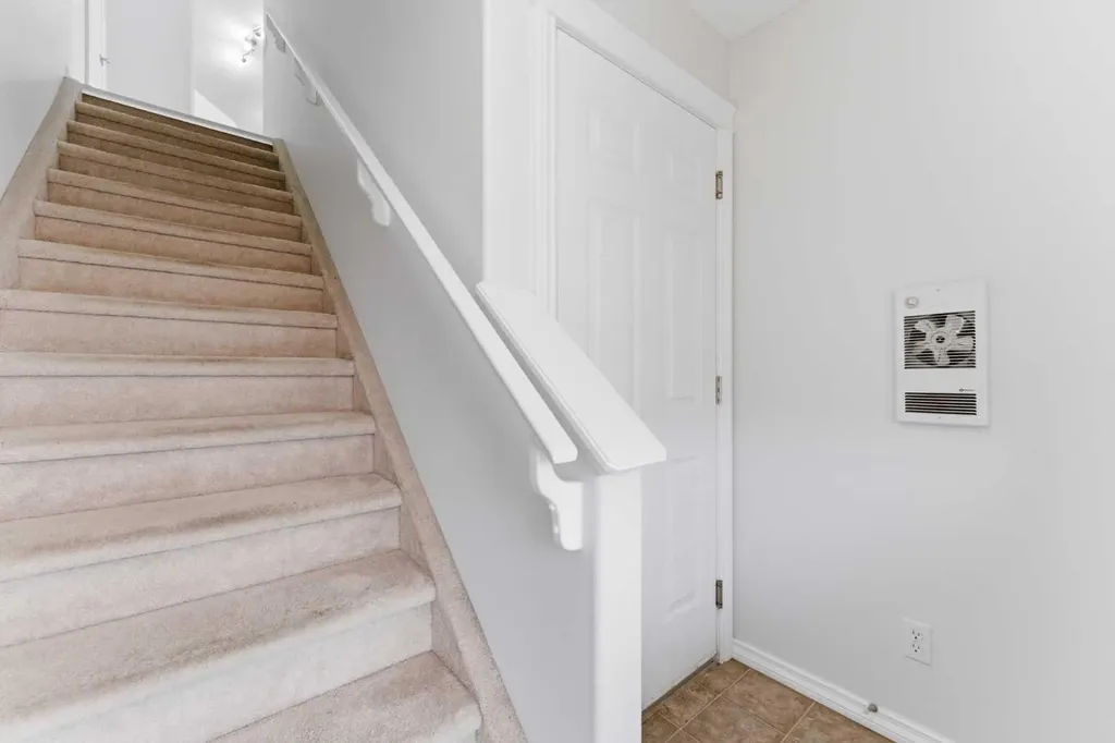 40 Royal Birch Mount NW Calgary AB T3G 5W9
