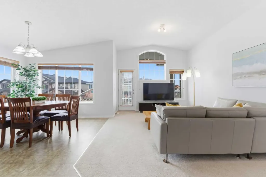 40 Royal Birch Mount NW Calgary AB T3G 5W9