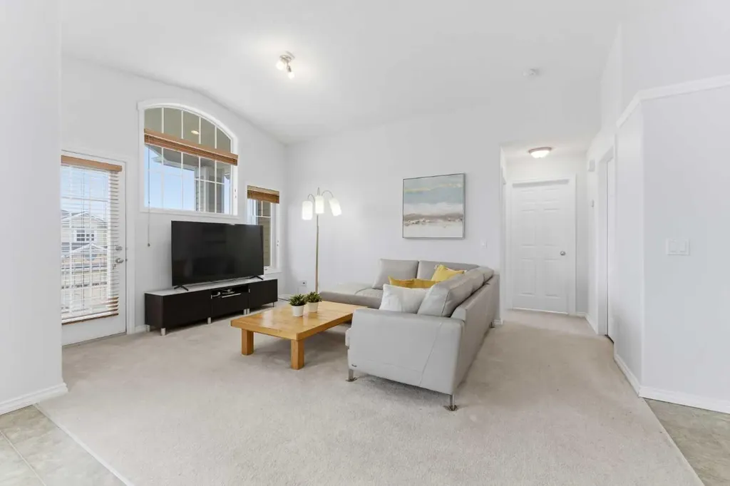 40 Royal Birch Mount NW Calgary AB T3G 5W9