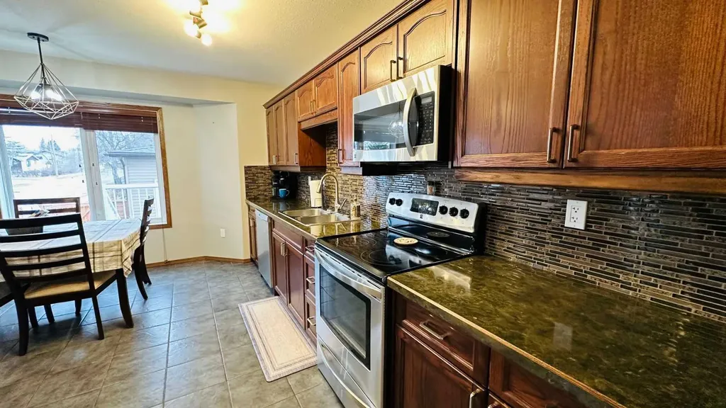 609 1 Street SW Drumheller AB T0J 0Y6