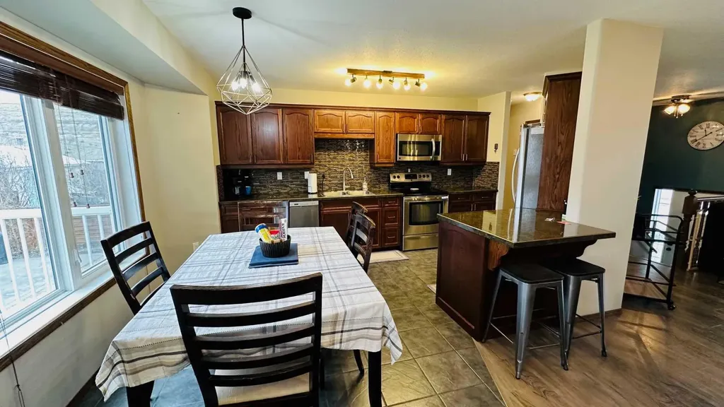 609 1 Street SW Drumheller AB T0J 0Y6