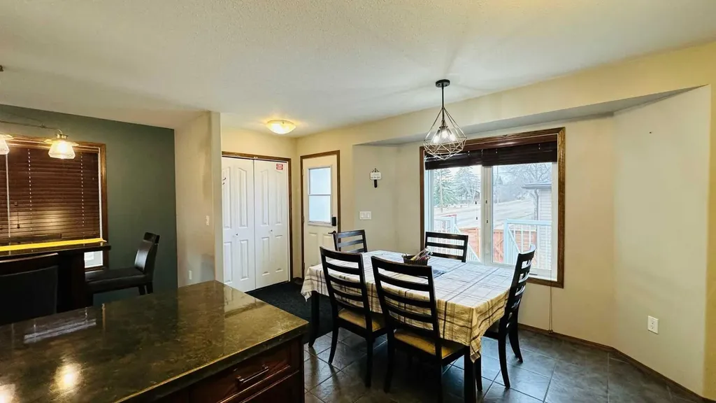 609 1 Street SW Drumheller AB T0J 0Y6