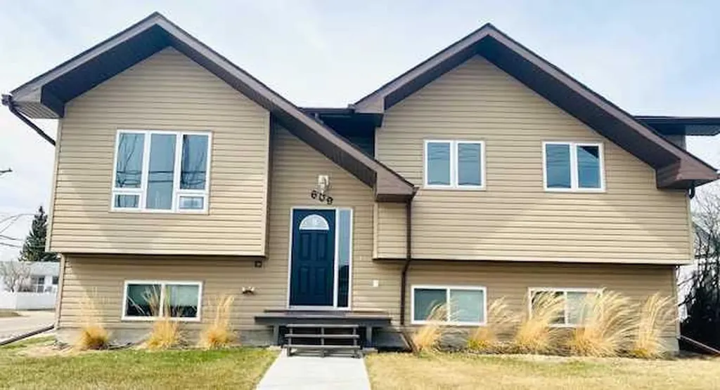 609 1 Street SW Drumheller AB T0J 0Y6