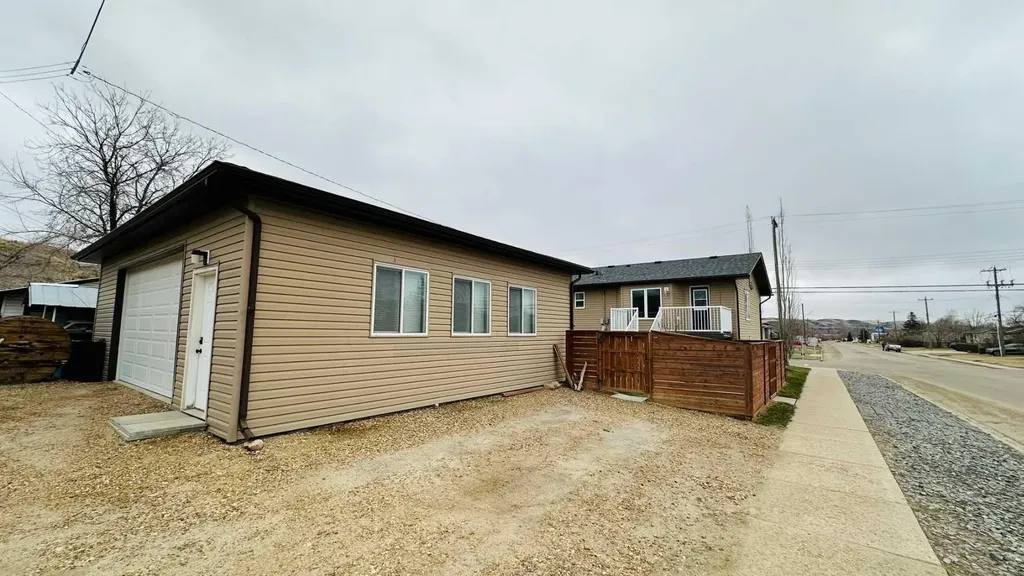 609 1 Street SW Drumheller AB T0J 0Y6