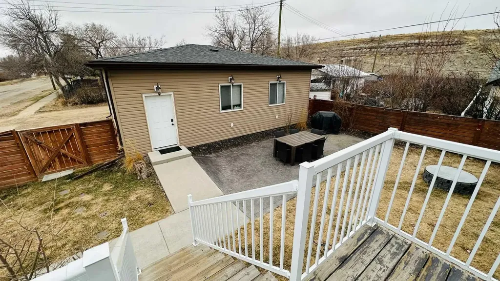 609 1 Street SW Drumheller AB T0J 0Y6