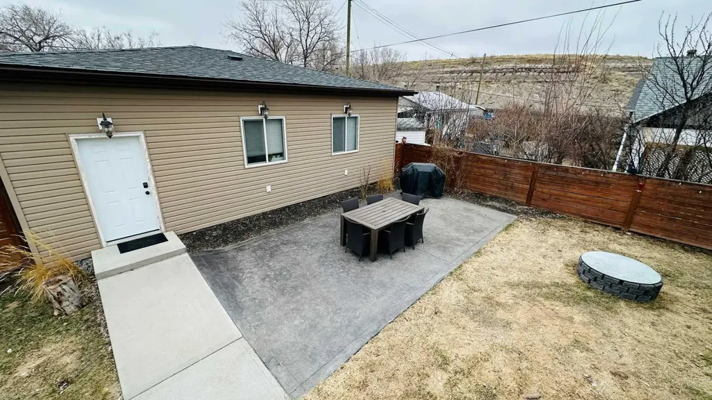 609 1 Street SW Drumheller AB T0J 0Y6