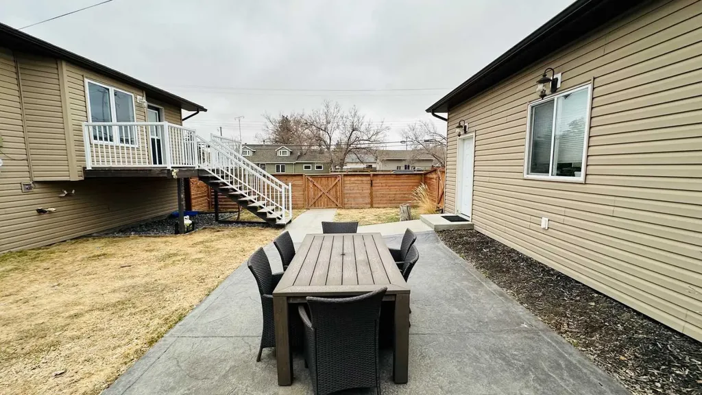 609 1 Street SW Drumheller AB T0J 0Y6