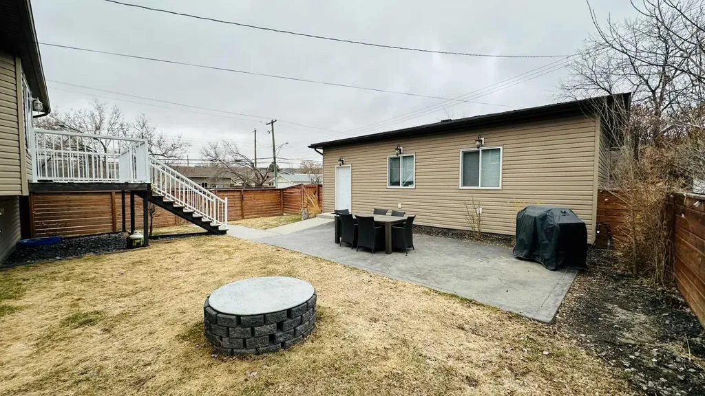 609 1 Street SW Drumheller AB T0J 0Y6