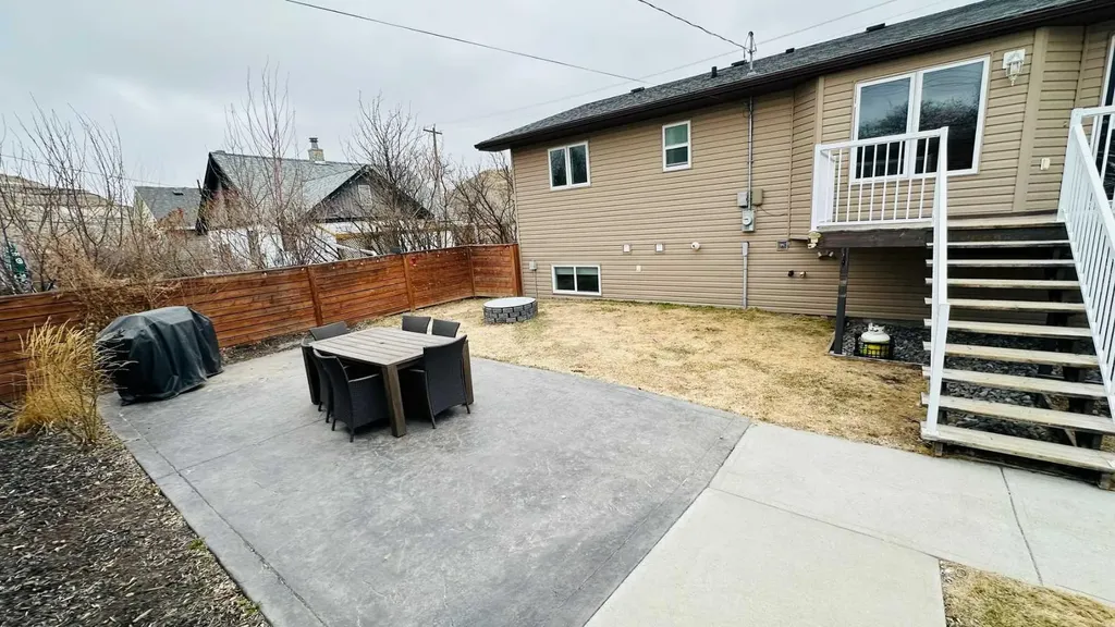 609 1 Street SW Drumheller AB T0J 0Y6