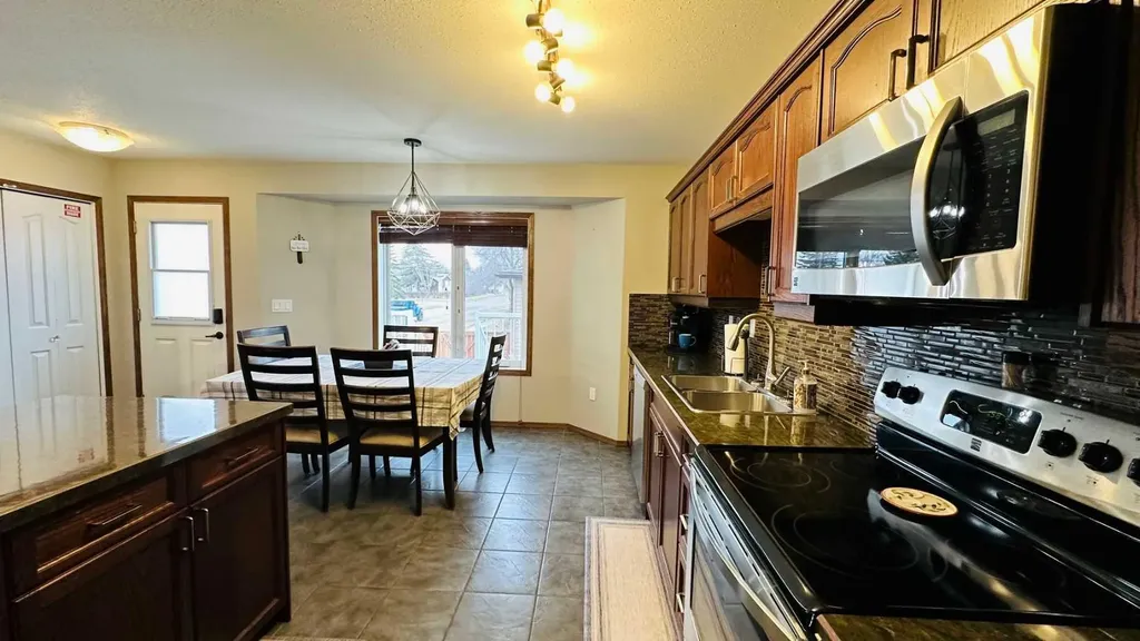 609 1 Street SW Drumheller AB T0J 0Y6
