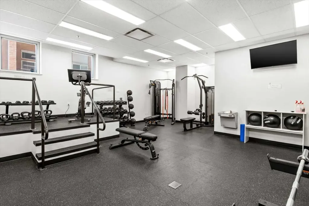 817 15 Avenue SW Calgary AB T2R 0H8