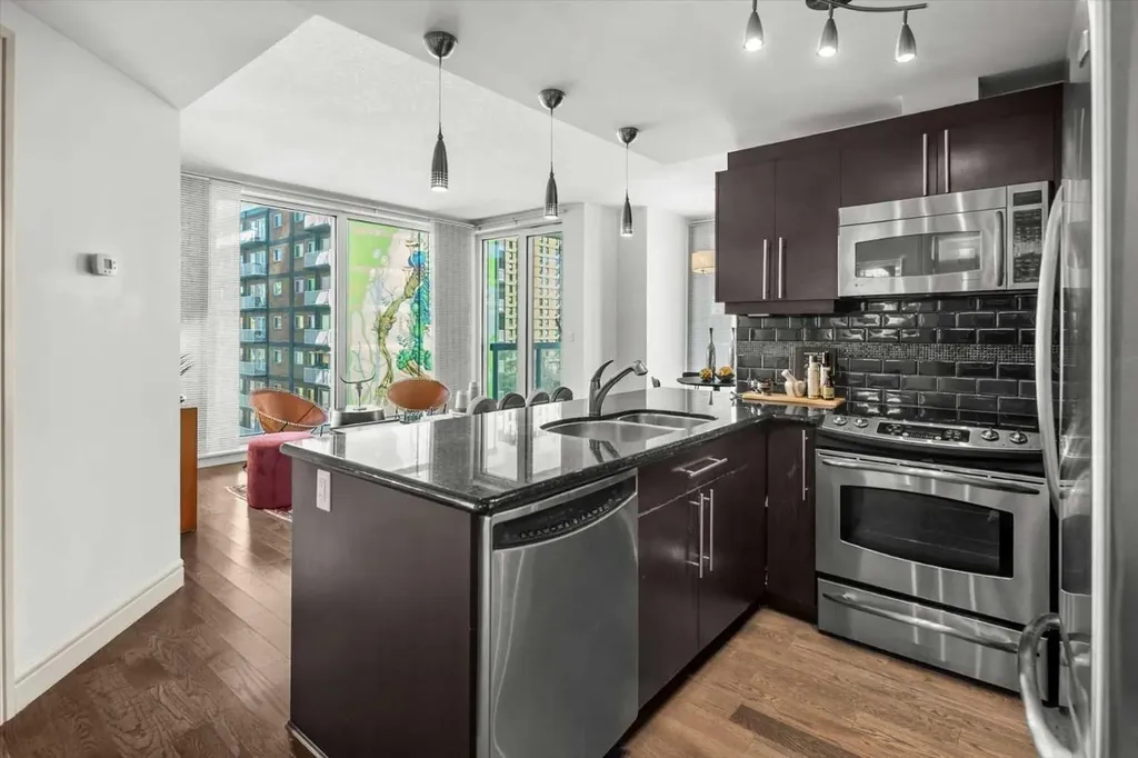 817 15 Avenue SW Calgary AB T2R 0H8