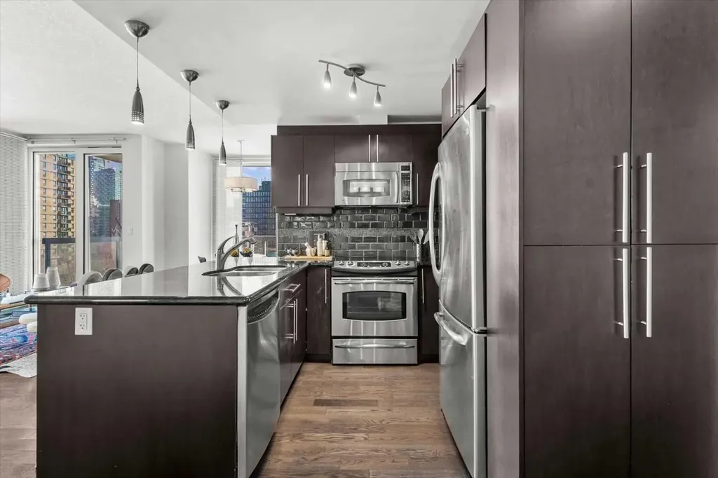 817 15 Avenue SW Calgary AB T2R 0H8