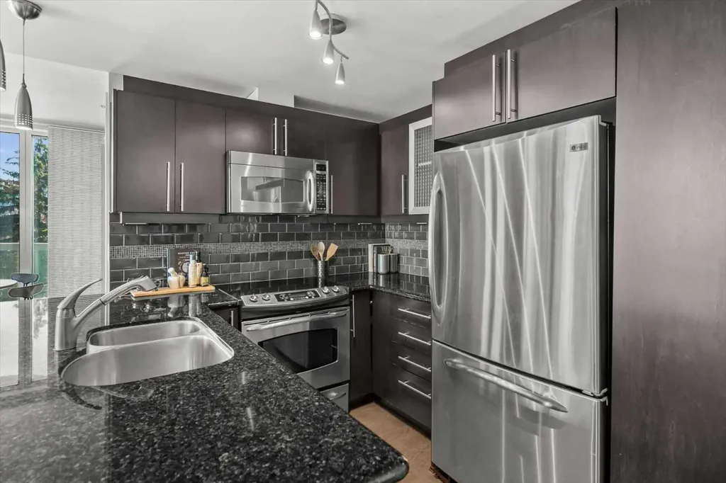 817 15 Avenue SW Calgary AB T2R 0H8