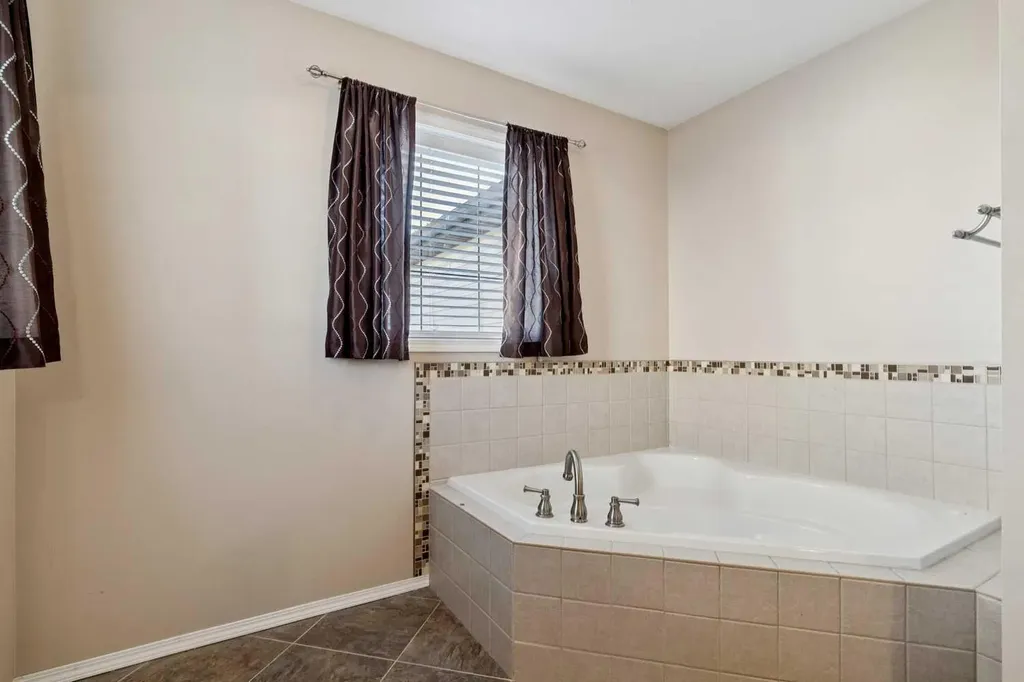 184 Cimarron Park Circle Okotoks AB T1S 2H5