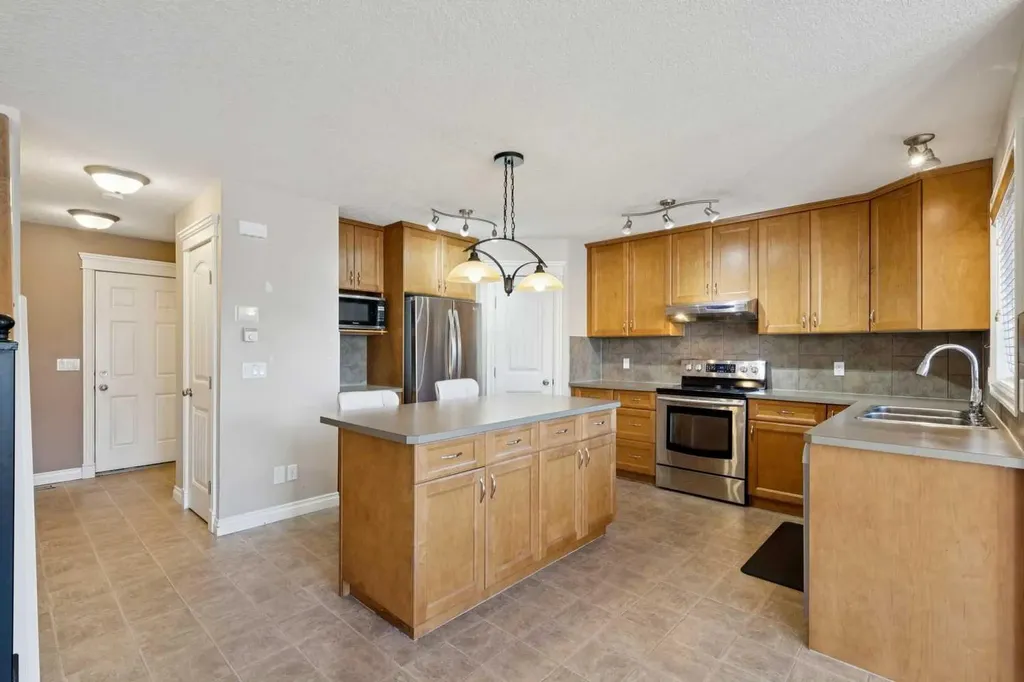 184 Cimarron Park Circle Okotoks AB T1S 2H5