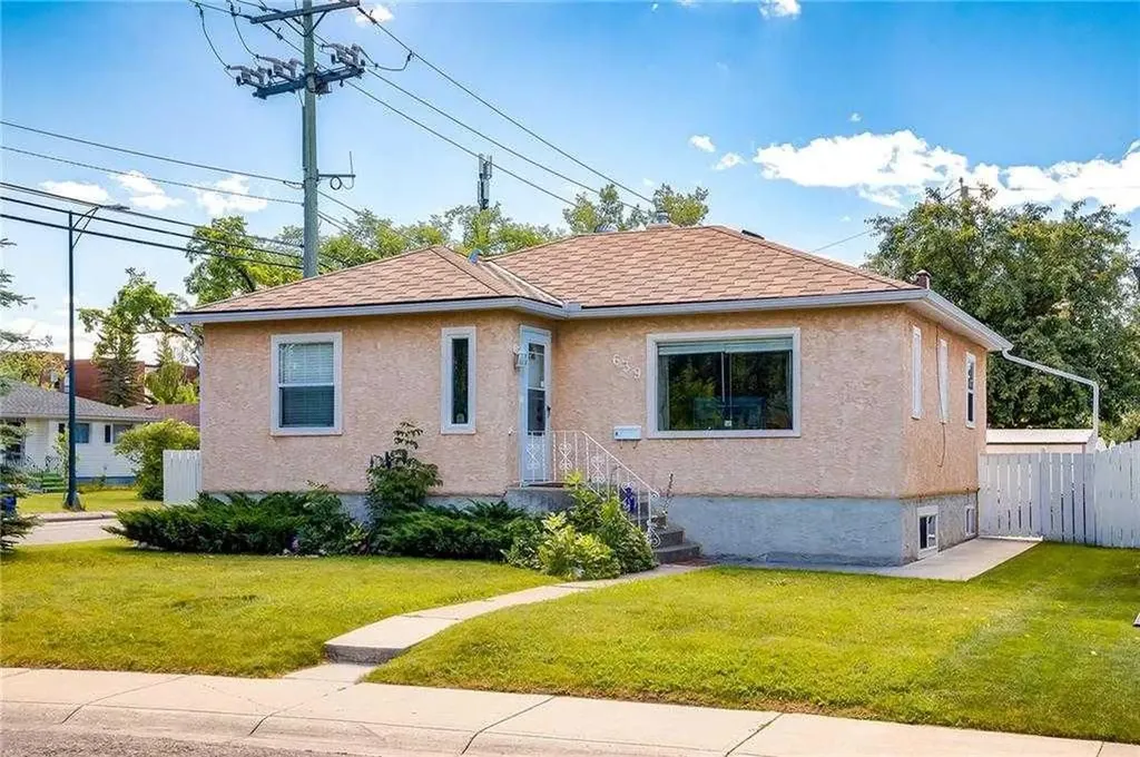 639 18 Avenue NE Calgary AB T2E 1N7