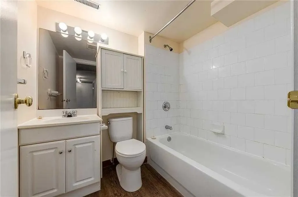 639 18 Avenue NE Calgary AB T2E 1N7
