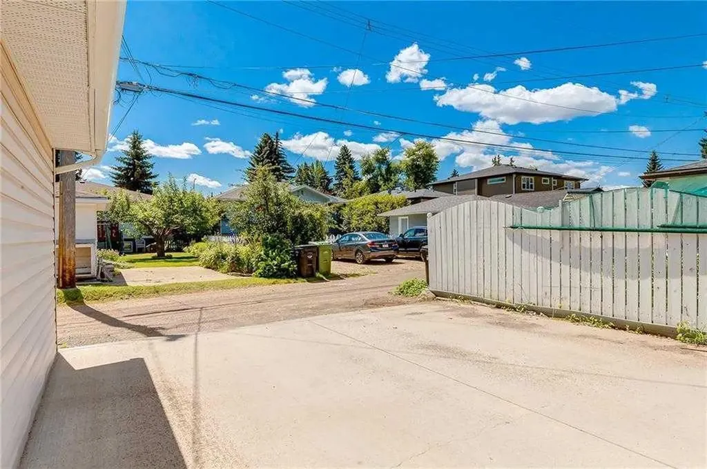 639 18 Avenue NE Calgary AB T2E 1N7