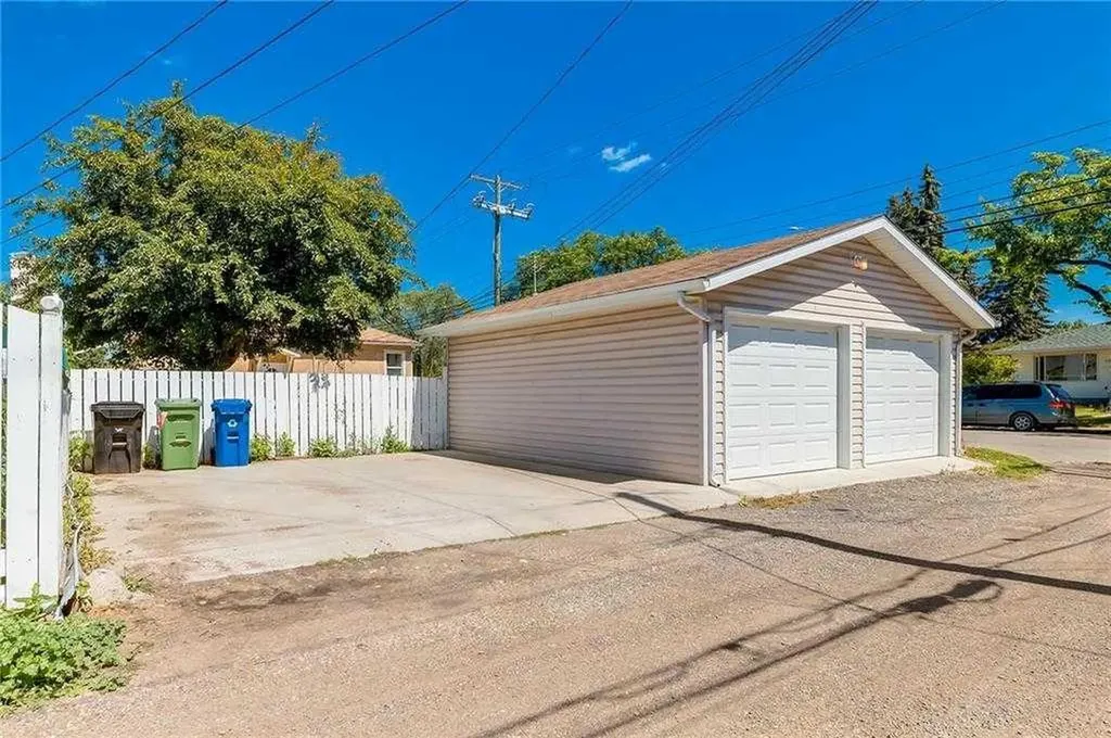 639 18 Avenue NE Calgary AB T2E 1N7