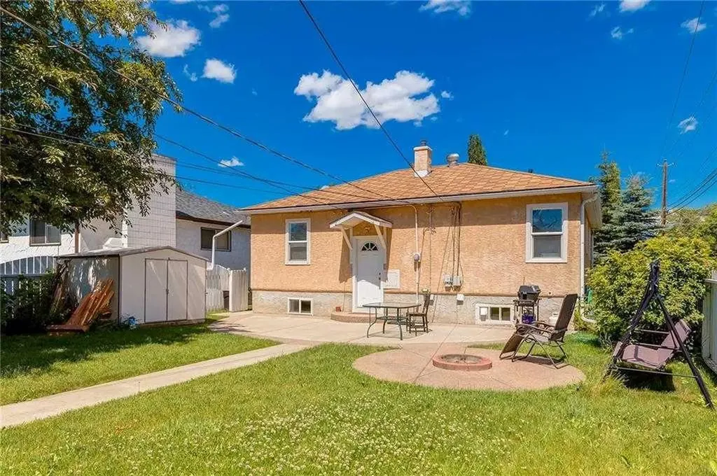 639 18 Avenue NE Calgary AB T2E 1N7