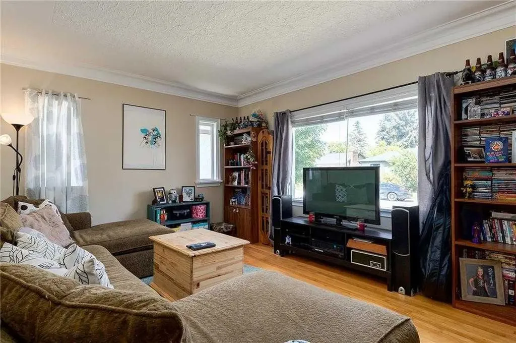 639 18 Avenue NE Calgary AB T2E 1N7