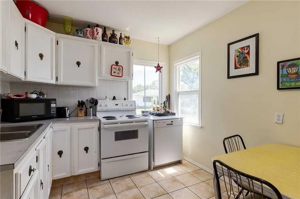 639 18 Avenue NE Calgary AB T2E 1N7