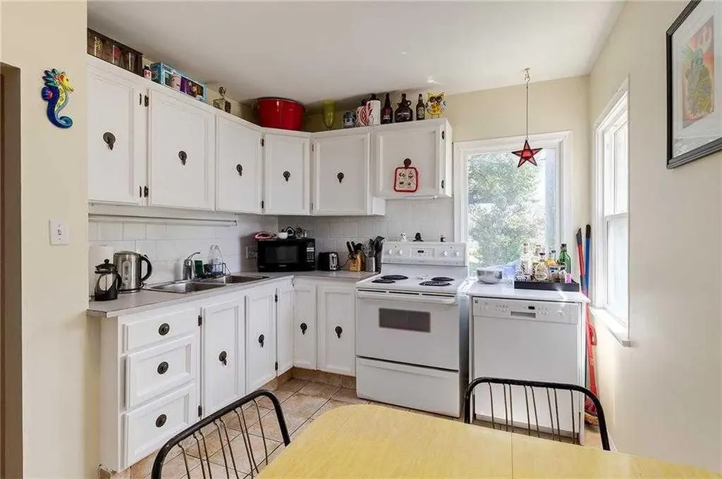 639 18 Avenue NE Calgary AB T2E 1N7