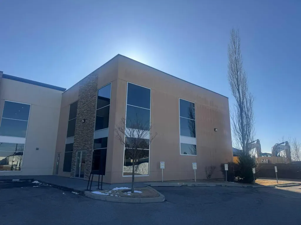 11010 46 Street SE Calgary AB T2C 1G4