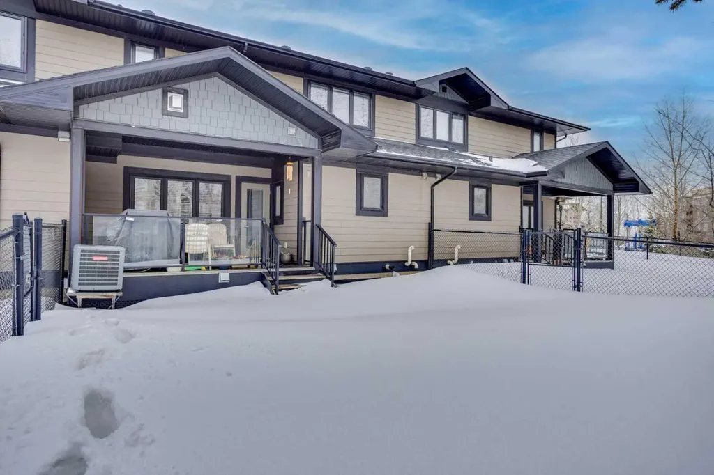 208 Sparrow Hawk Drive Fort Mcmurray AB T9K 0Y8