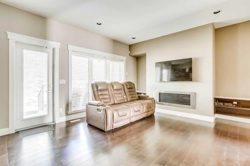 208 Sparrow Hawk Drive Fort Mcmurray AB T9K 0Y8